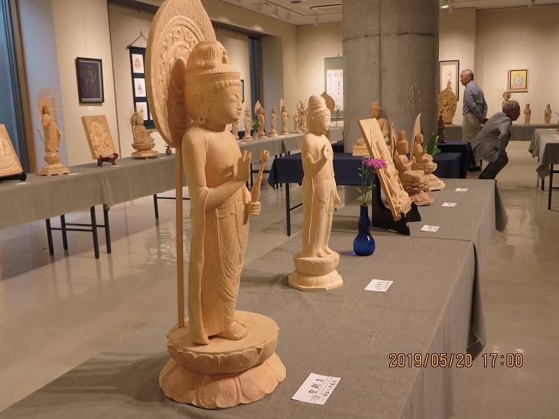聖観音（展示手前）